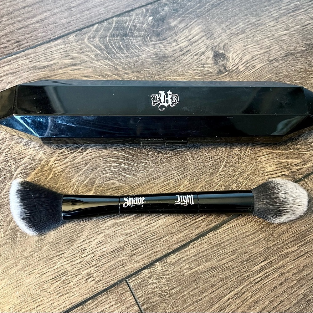 Kat Von D brush and case